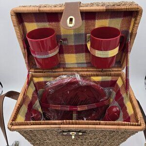 Wicker Rattan Picnic Basket Lined Plate Cutlery Cup Cloth Napkin Shoulder Strap